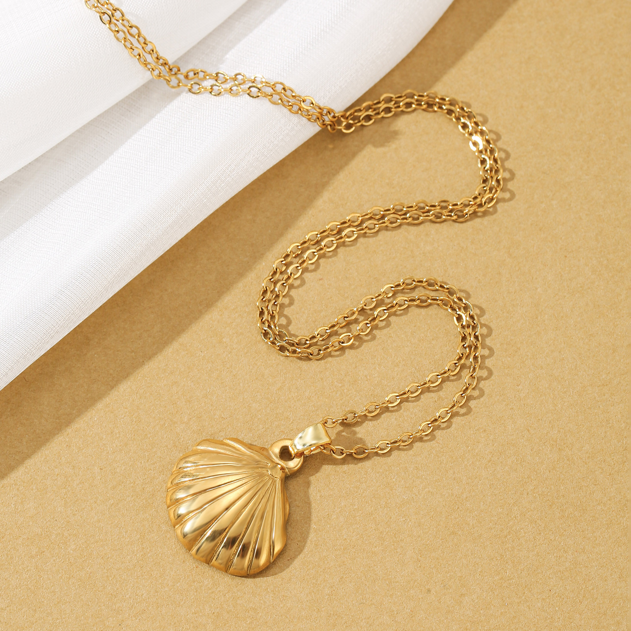 Women's Shell-Shaped Stainless Steel Necklace for Beach Vacations